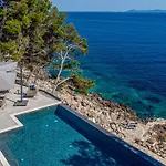 Luxana Villa Brna