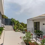 Luxana Villa *
