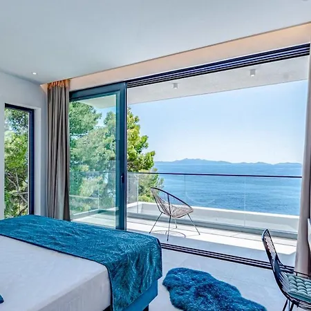 Luxana Villa *