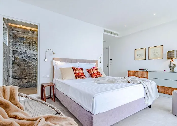 Luxana Villa *