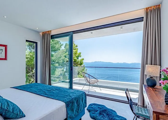 Luxana Villa *