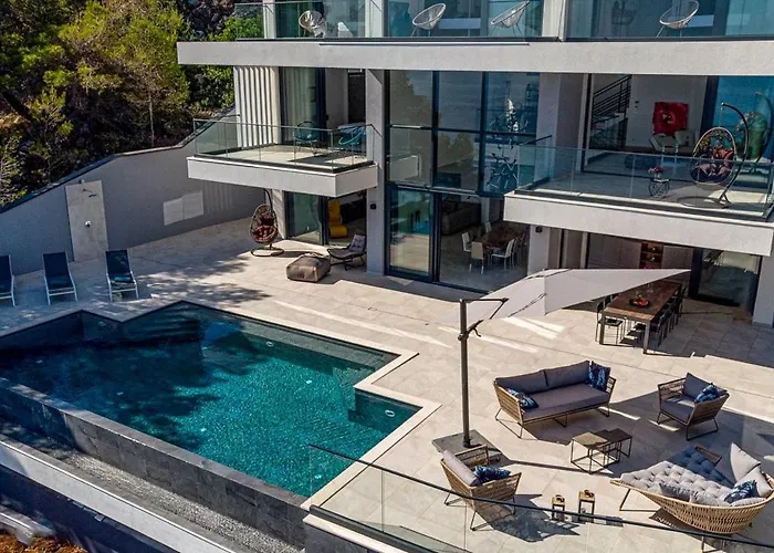 Luxana Villa *